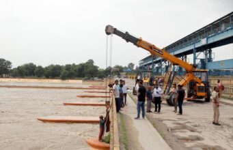 आज सुबह 11 बजे से बैराज पुल पर दोपहिया वाहनों की आवाजाही भी रुकेगी