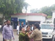 मुरादाबाद: कलेक्ट्रेट परिसर में महिला ने की आत्महत्या की कोशिश, पुलिस ने तुरंत संभाला मामला