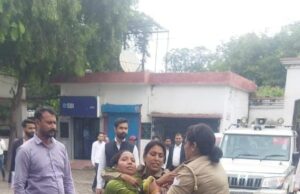 मुरादाबाद: कलेक्ट्रेट परिसर में महिला ने की आत्महत्या की कोशिश, पुलिस ने तुरंत संभाला मामला