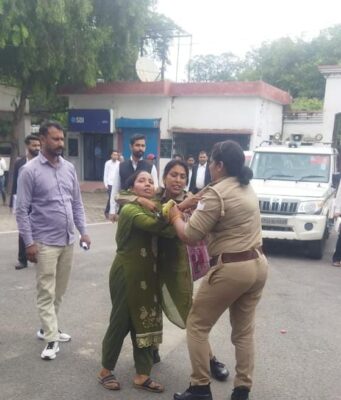 मुरादाबाद: कलेक्ट्रेट परिसर में महिला ने की आत्महत्या की कोशिश, पुलिस ने तुरंत संभाला मामला