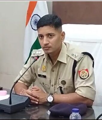 नूरपुर में पुलिसकर्मियों पर गिरी गाज, दरोगा और सिपाही निलंबित, थाना प्रभारी पर विभागीय कार्रवाई