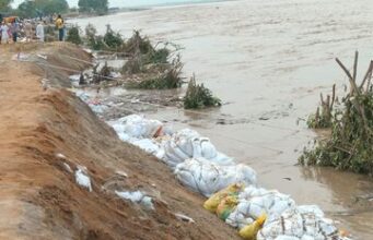 गंगा का जलस्तर बढ़ने से रावली तटबंध पर संकट, विभाग ने तेज किए बचाव कार्य