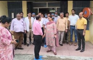 जिलाधिकारी जसजीत कौर ने किया जिला अस्पताल का औचक निरीक्षण, कई खामियां हुई उजागर