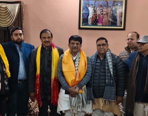 वरिष्ठ भाजपा नेता पंडित पुनीत वशिष्ठ जी के आवास पर पूर्व केंद्रीय मंत्री भारत सरकार डॉ महेश शर्मा जी का भव्य स्वागत किया